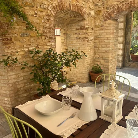 Panzió Domus Mirabilis Ancona